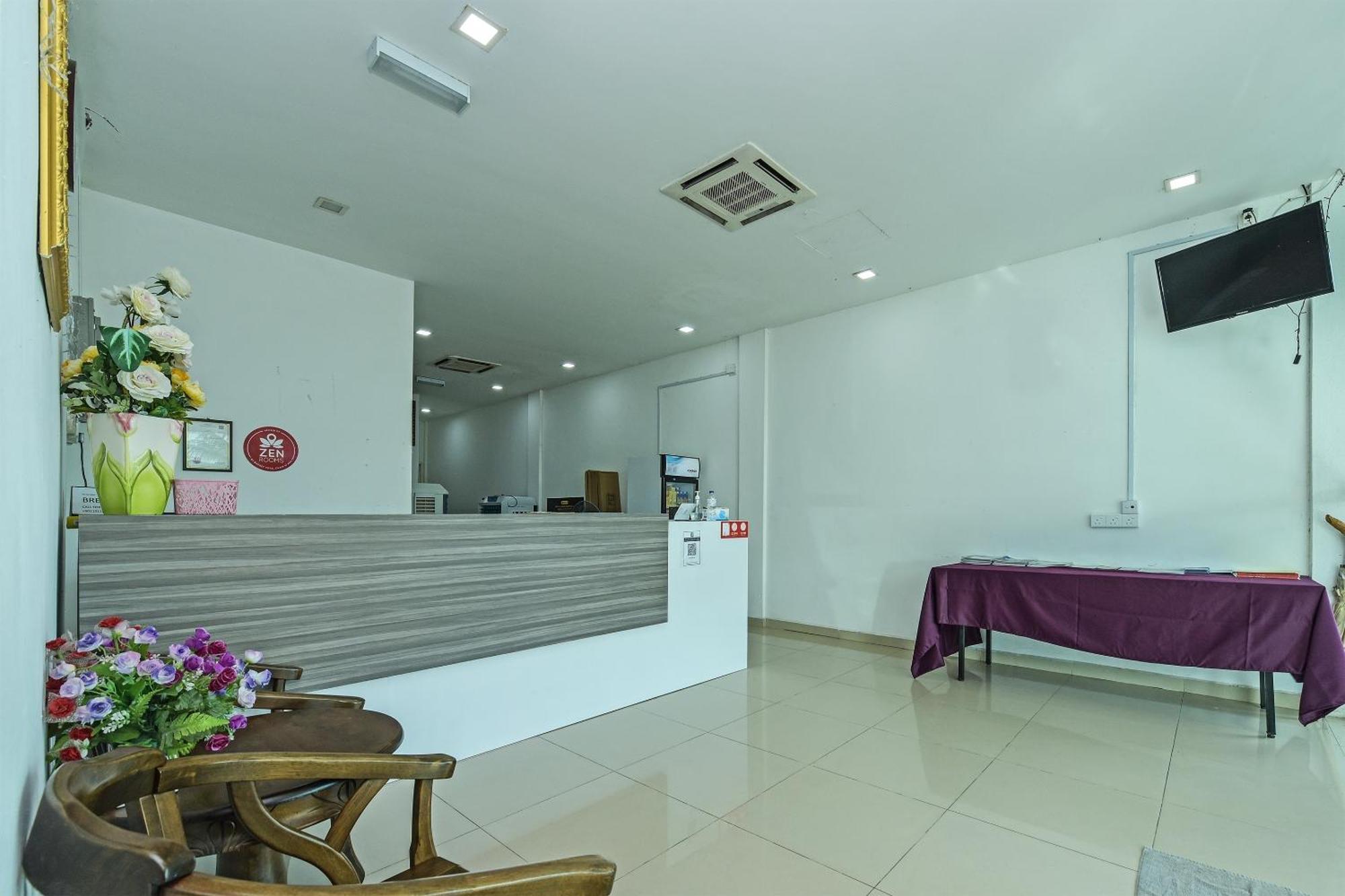 Oyo 275 Senyum Inn Пантай-Сенанг Экстерьер фото