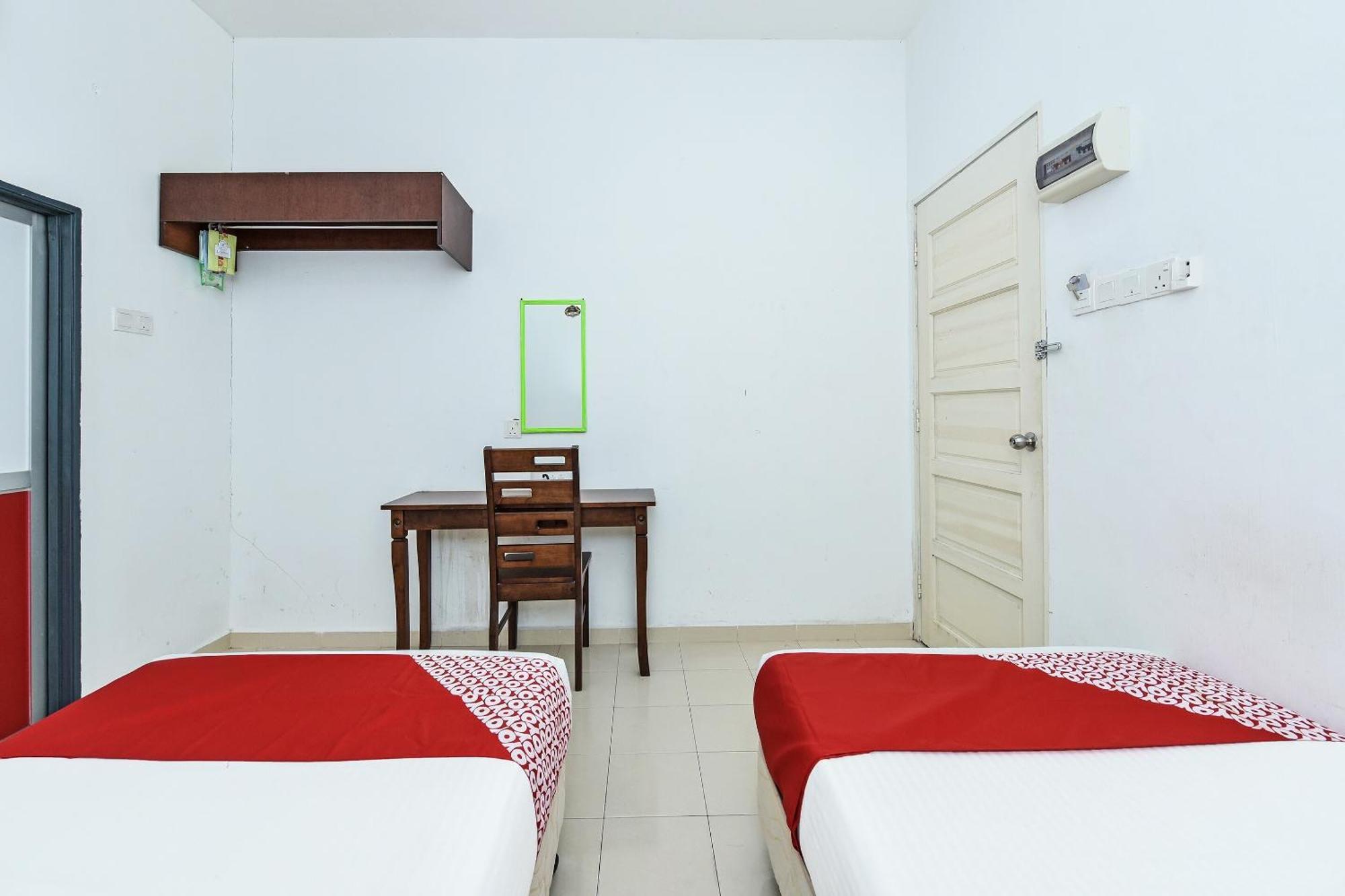 Oyo 275 Senyum Inn Пантай-Сенанг Экстерьер фото